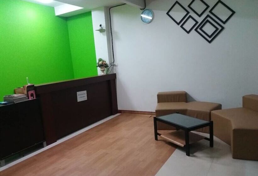 Lanta Long Beach Apartment   Hostel