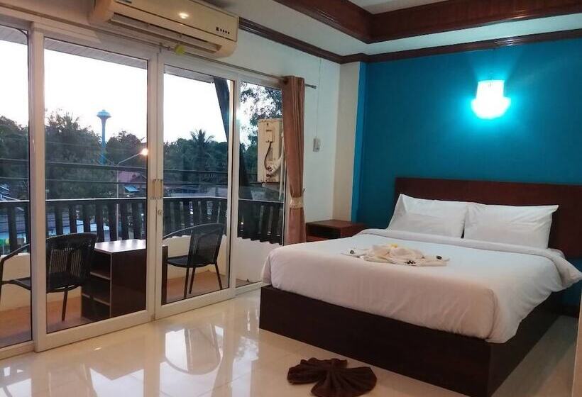 Lanta Long Beach Apartment   Hostel