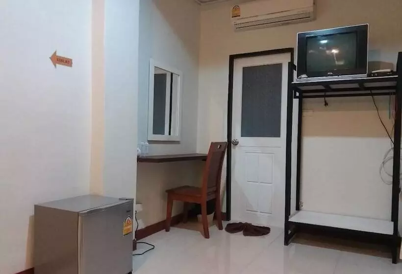 Lanta Long Beach Apartment   Hostel