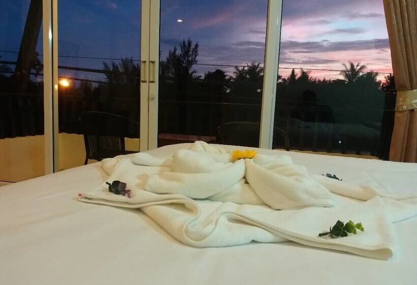 Lanta Long Beach Apartment   Hostel