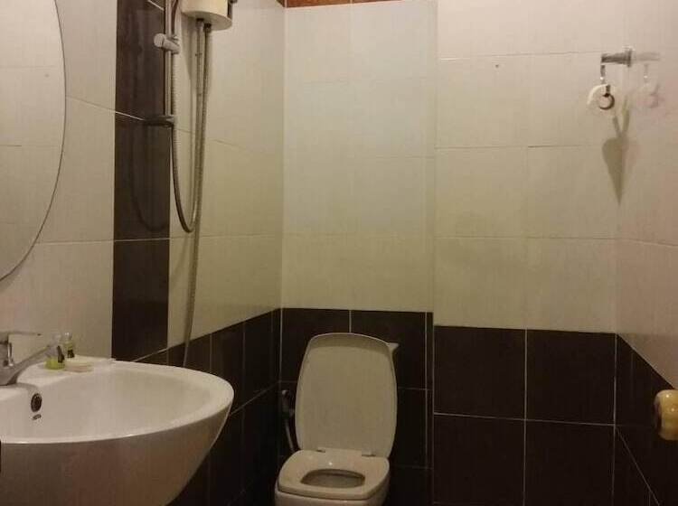 Lanta Long Beach Apartment   Hostel