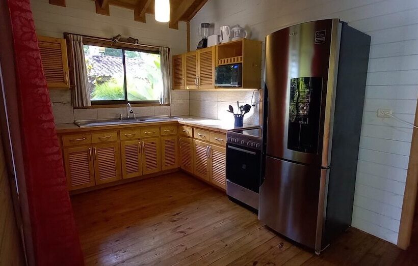 Cabinas Costa Tropicana