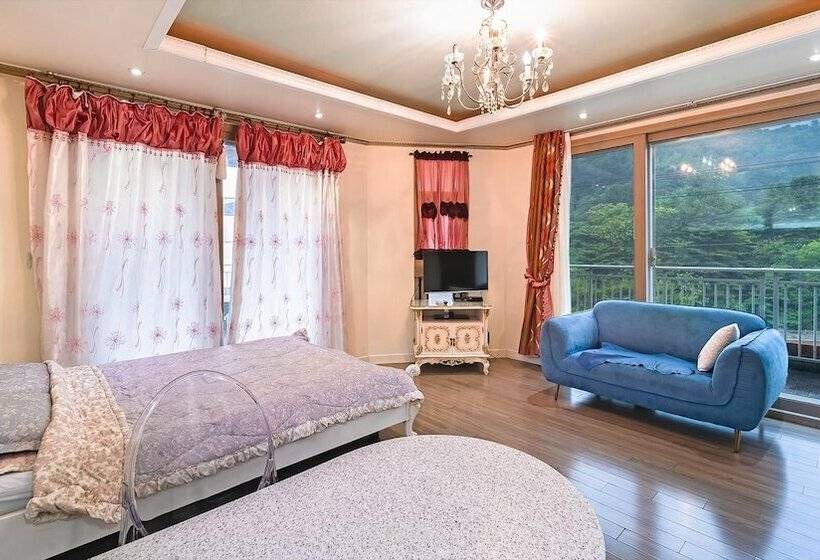 Gapyeong Hill House Pension