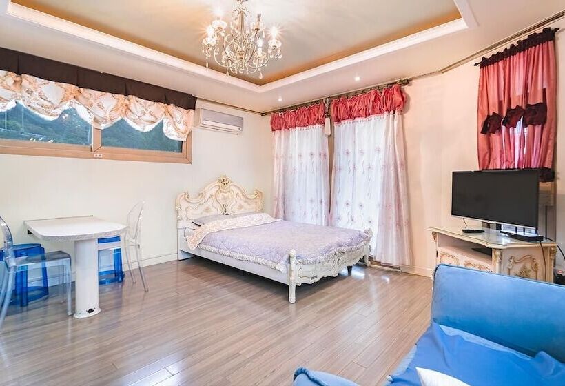 Gapyeong Hill House Pension