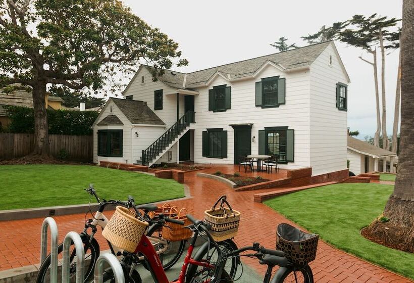 Отель Carmel Beach