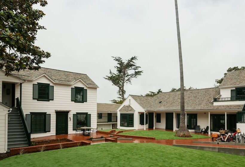 Отель Carmel Beach