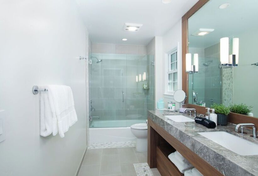 Отель Carmel Beach