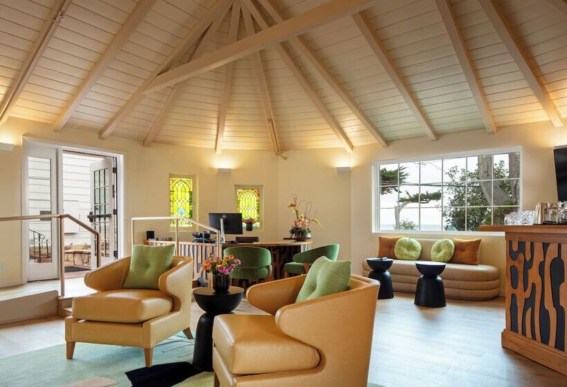 Отель Carmel Beach