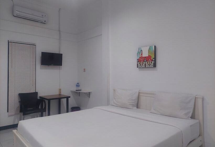 ホテル Cozy Stay Kupang