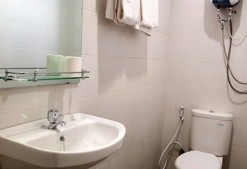 ホテル Cozy Stay Kupang