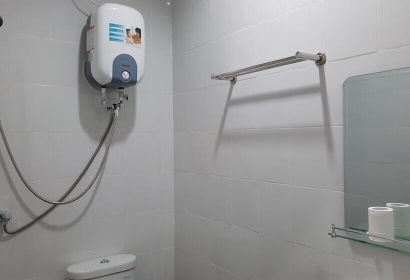 ホテル Cozy Stay Kupang