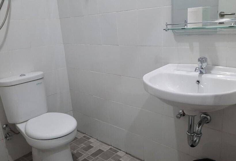 ホテル Cozy Stay Kupang