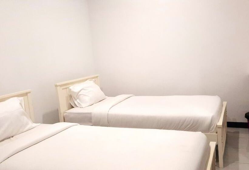 ホテル Cozy Stay Kupang