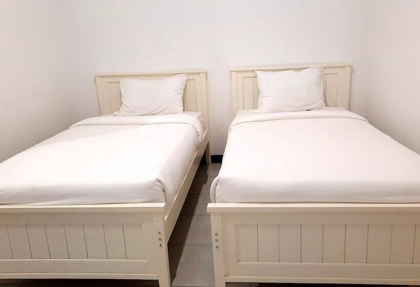 ホテル Cozy Stay Kupang