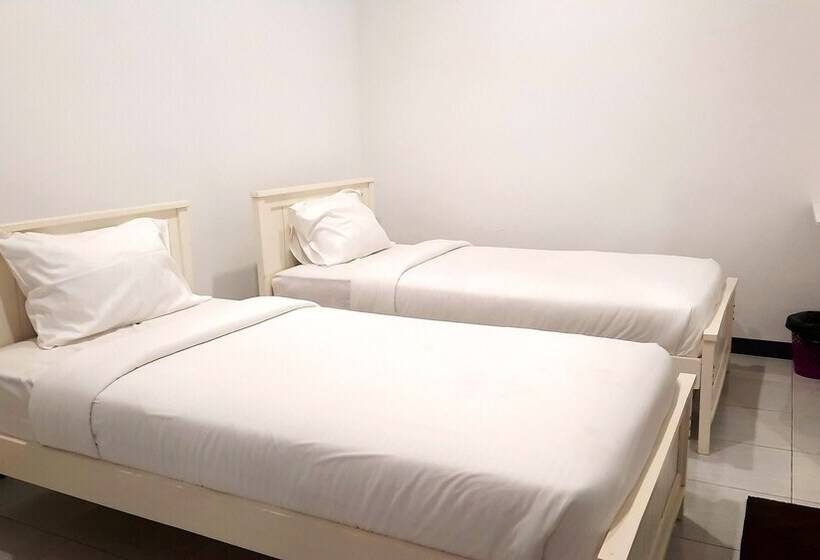 ホテル Cozy Stay Kupang