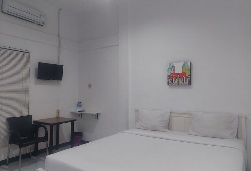 ホテル Cozy Stay Kupang