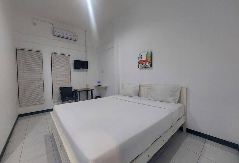 ホテル Cozy Stay Kupang