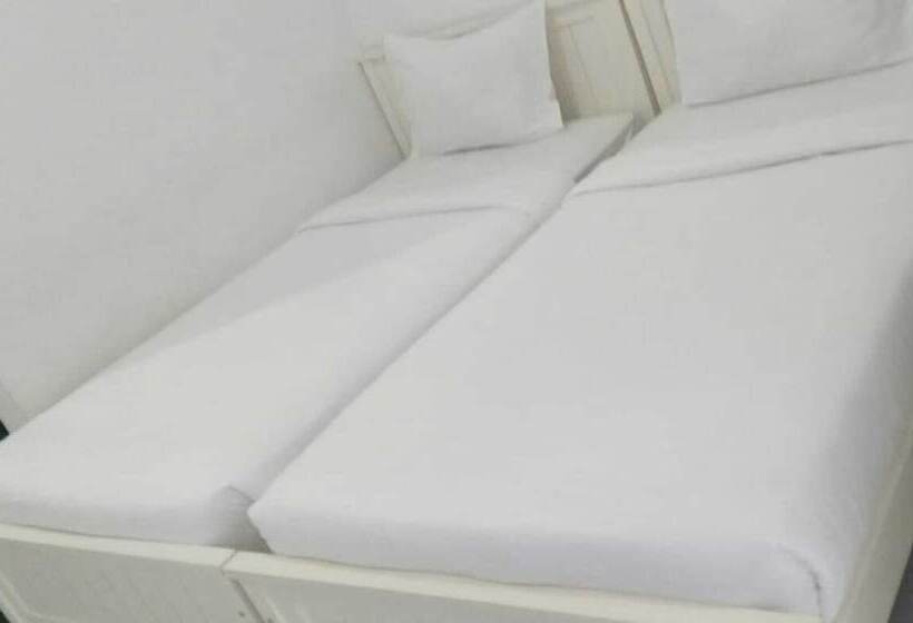 ホテル Cozy Stay Kupang