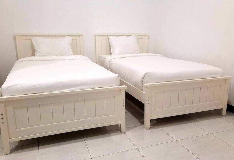 ホテル Cozy Stay Kupang