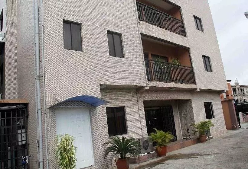 هتل Ed Scob Suites Limited