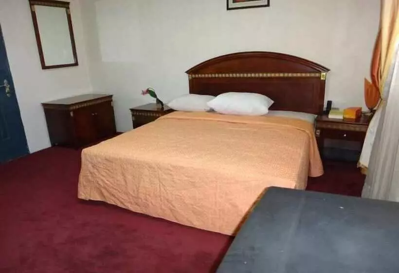 هتل Ed Scob Suites Limited
