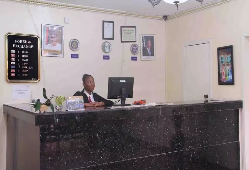 هتل Ed Scob Suites Limited