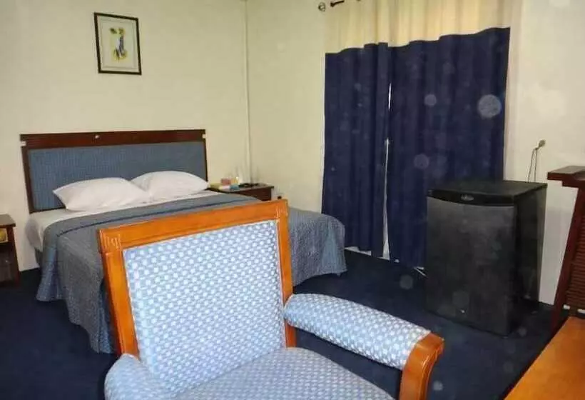 هتل Ed Scob Suites Limited