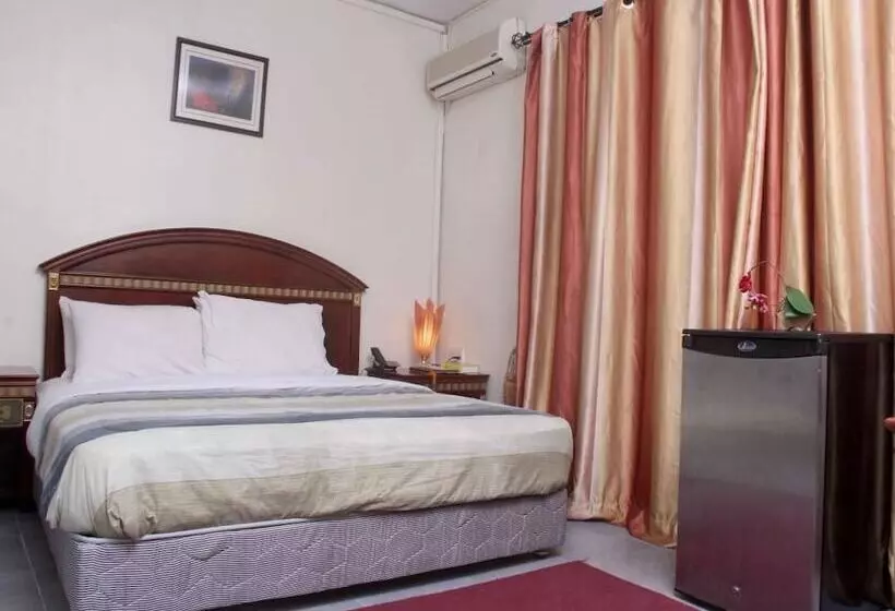 هتل Ed Scob Suites Limited