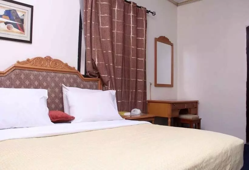 هتل Ed Scob Suites Limited