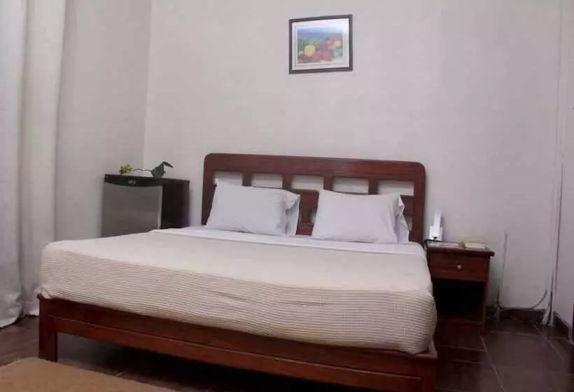 هتل Ed Scob Suites Limited