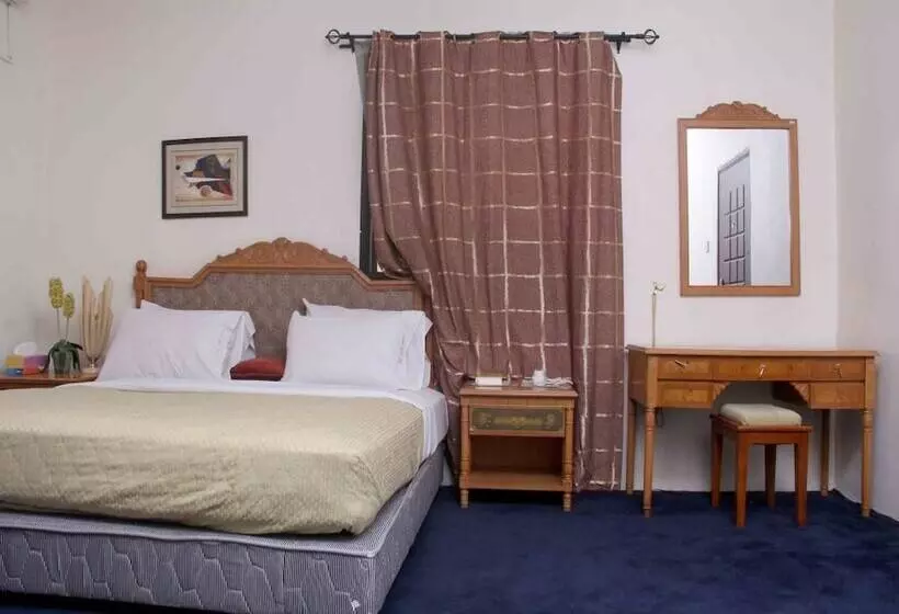 هتل Ed Scob Suites Limited