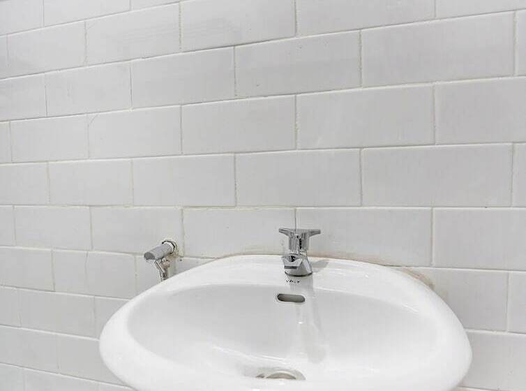 Otel Kost Sofie Syariah By Oyo Rooms