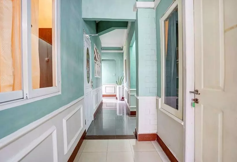 ホテル Kost Sofie Syariah By Oyo Rooms