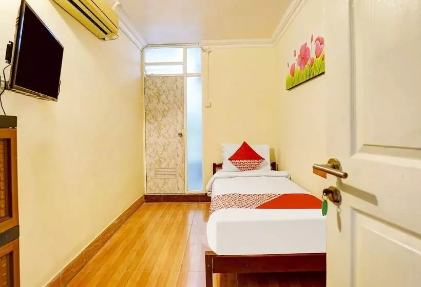 ホテル Kost Sofie Syariah By Oyo Rooms