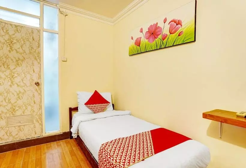 ホテル Kost Sofie Syariah By Oyo Rooms
