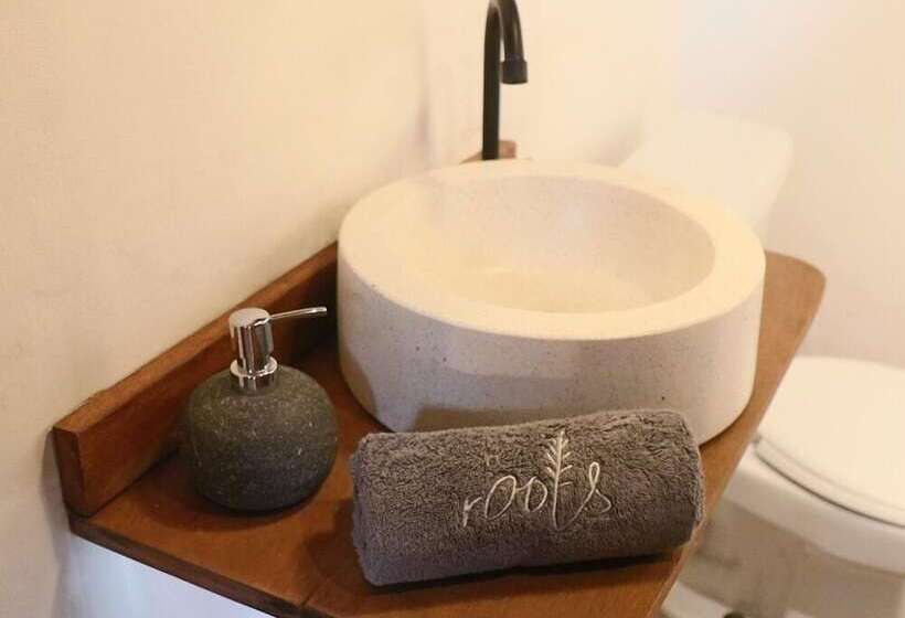 酒店 Roots Tree House