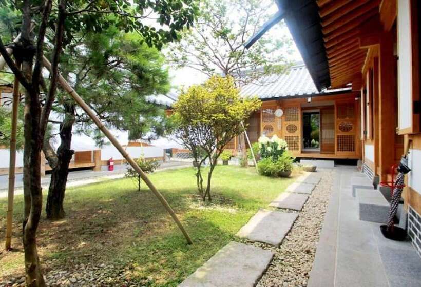 Jeonju Sarangnamoo Pension