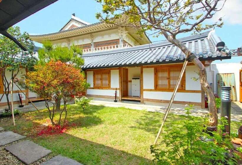 Jeonju Sarangnamoo Pension