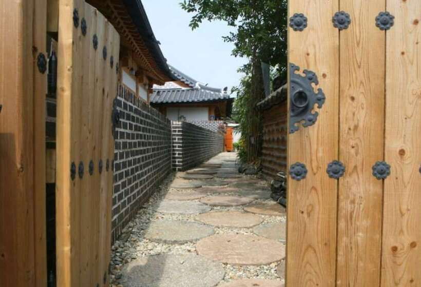 Jeonju Sarangnamoo Pension