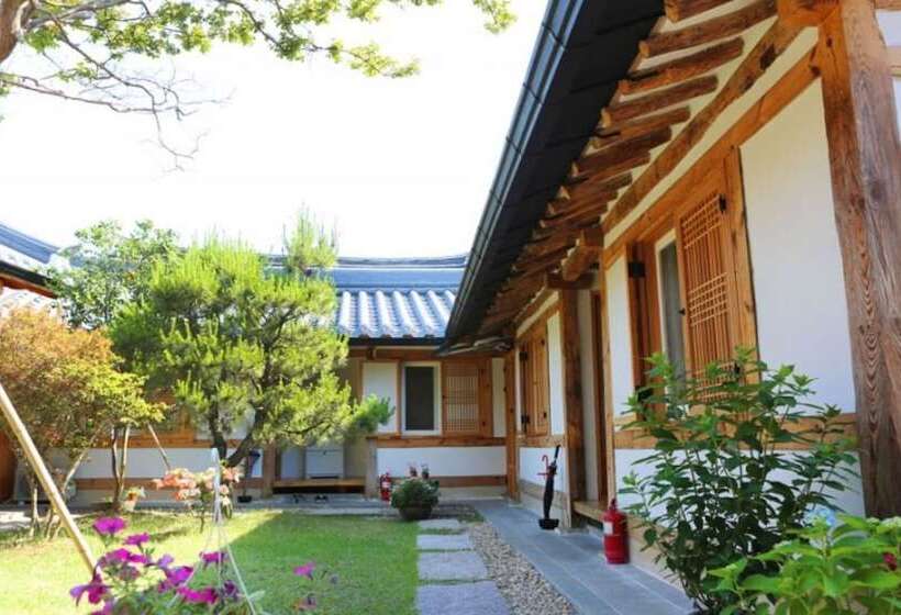 Jeonju Sarangnamoo Pension