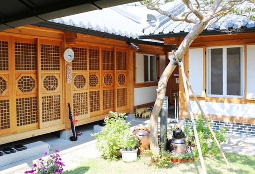 Jeonju Sarangnamoo Pension