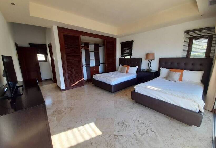 استراحتگاه Pristine Bay Villas