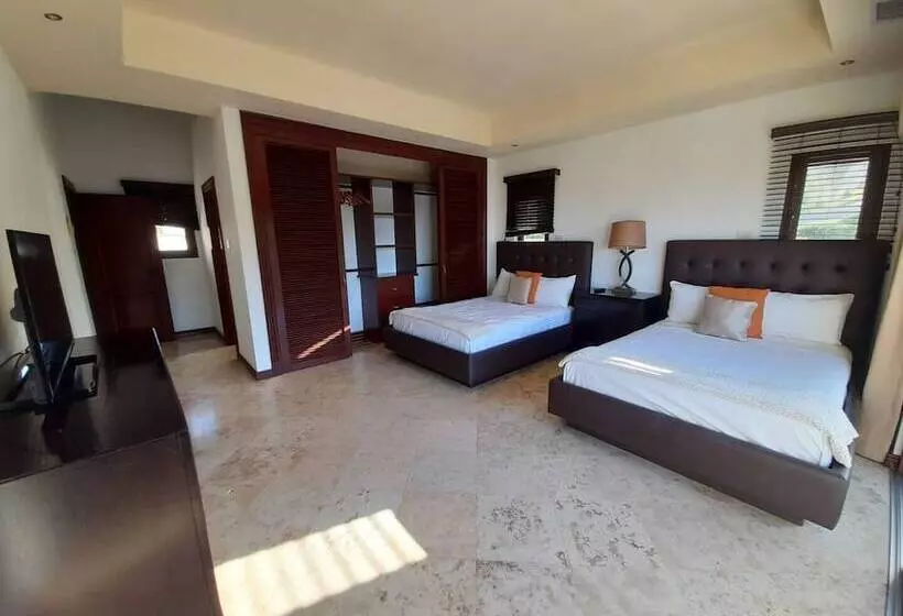 استراحتگاه Pristine Bay Villas