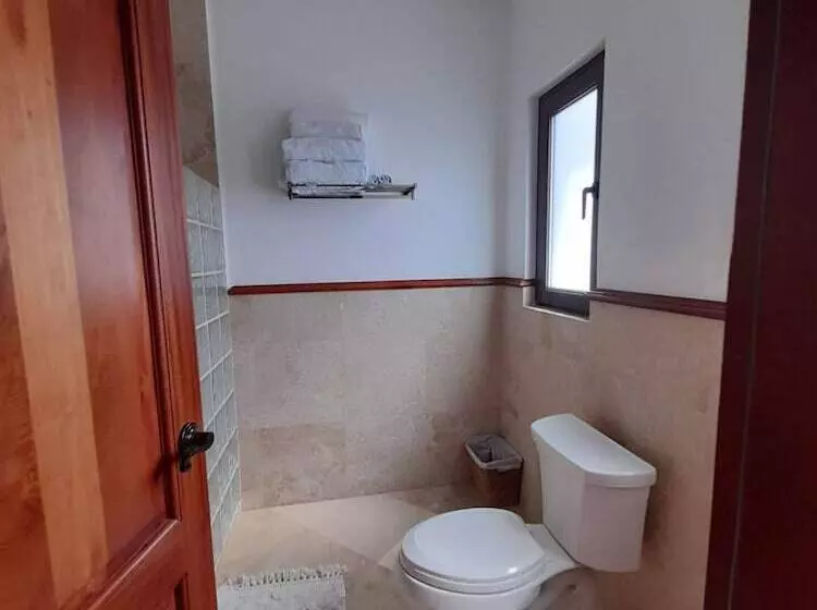 استراحتگاه Pristine Bay Villas