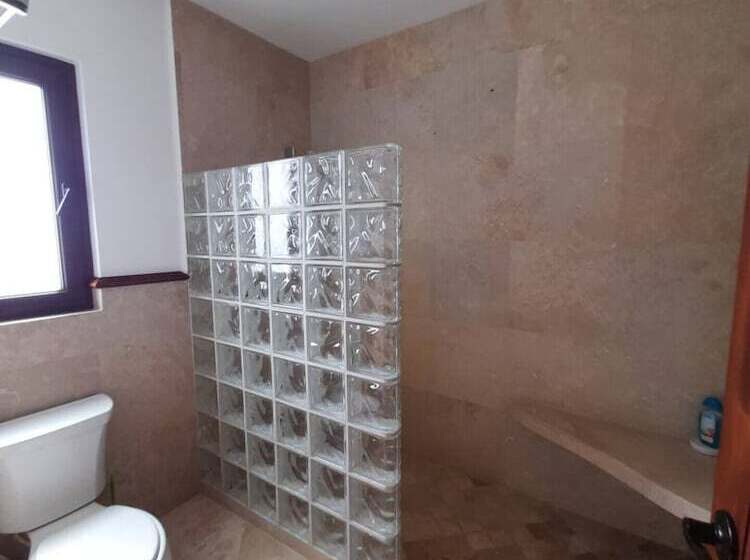 استراحتگاه Pristine Bay Villas