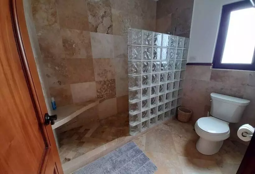 استراحتگاه Pristine Bay Villas