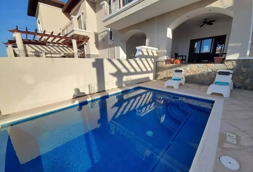 استراحتگاه Pristine Bay Villas