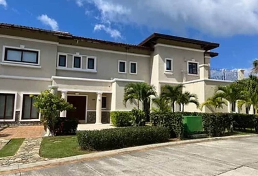 استراحتگاه Pristine Bay Villas