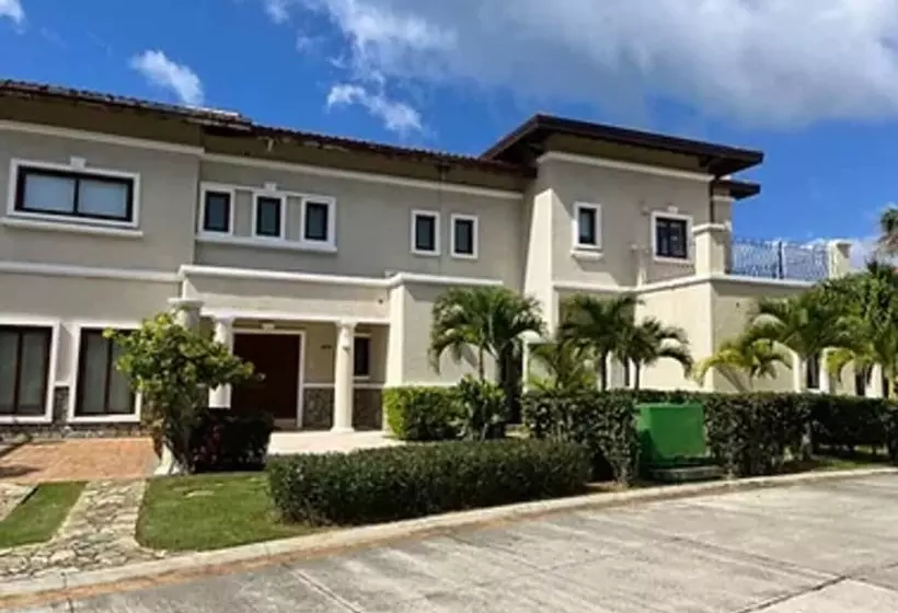 استراحتگاه Pristine Bay Villas