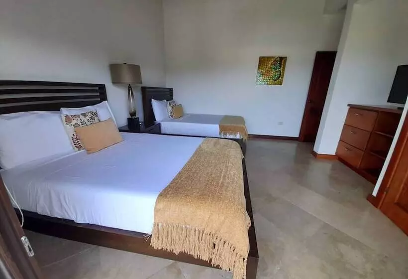 استراحتگاه Pristine Bay Villas